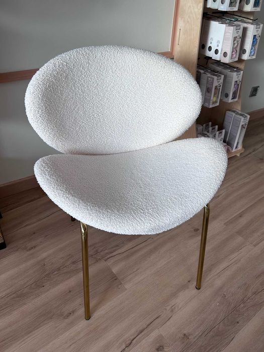 Cadeira SKLUM – bouclé bege claro com pés dourados – como nova – 50€