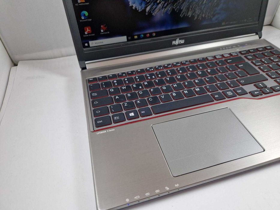 Laptop Fujitsu Siemes Lifebook E754 i5/500GB/16GB zasilacz