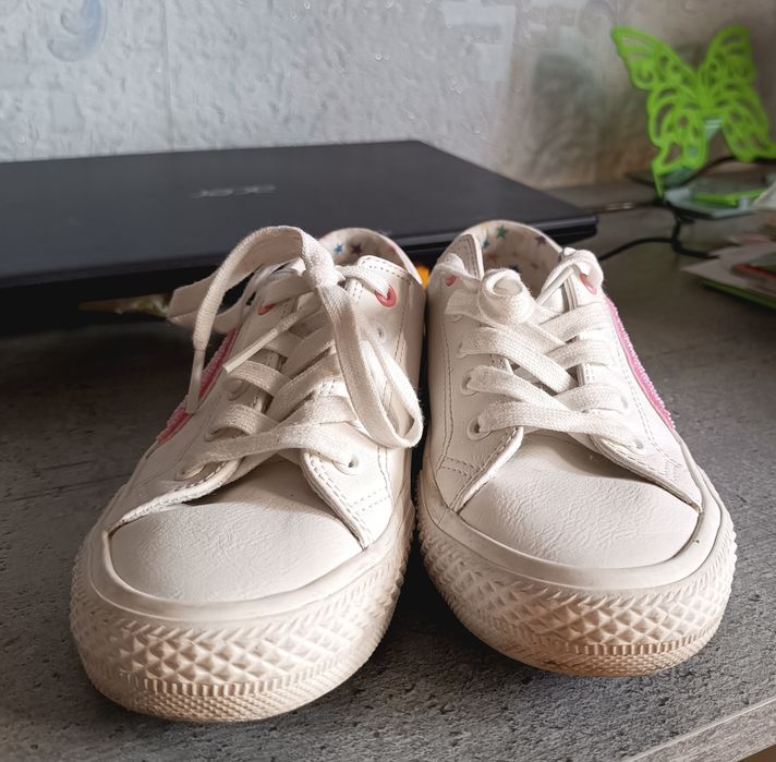 Взуття для дівчинки