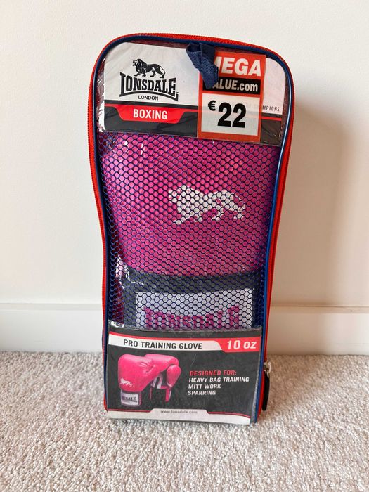 Luvas de boxe cor-de-rosa novas