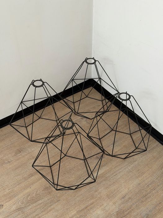 Zestaw 4 geometrycznych kloszy drucianych – styl Loft / Industrialny (czarny mat)