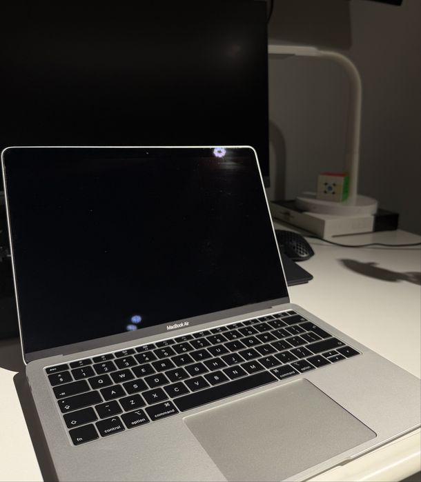 Apple MacBook Air 13-calo  A1932