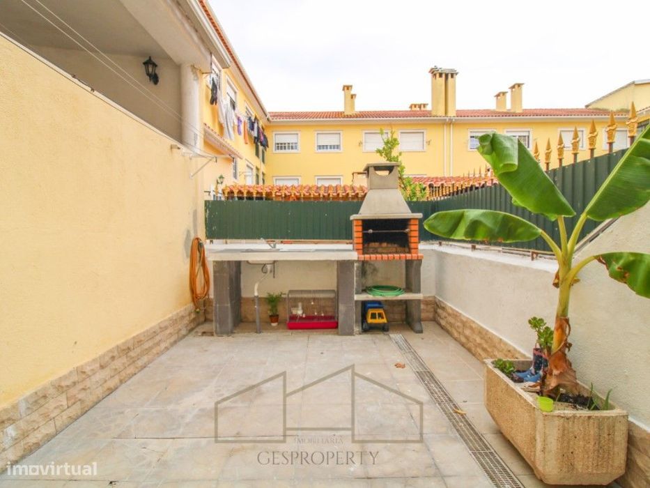 Apartamento T2 com Terraço em Aldeia de Paio Pires