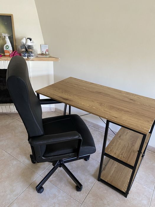 Secretaria HOMA e cadeira IKEA