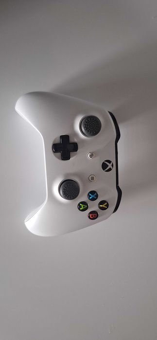 Xbox one S 500GB + Kinect Xbox One Model 1520 4 Gry