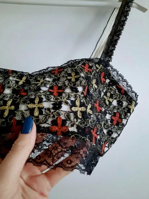 Topshop czarny top crop croptop braletka goth gothic gotyk S 36 krzyże