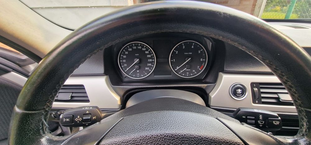 BMW E90 2.0i 143km 2011r