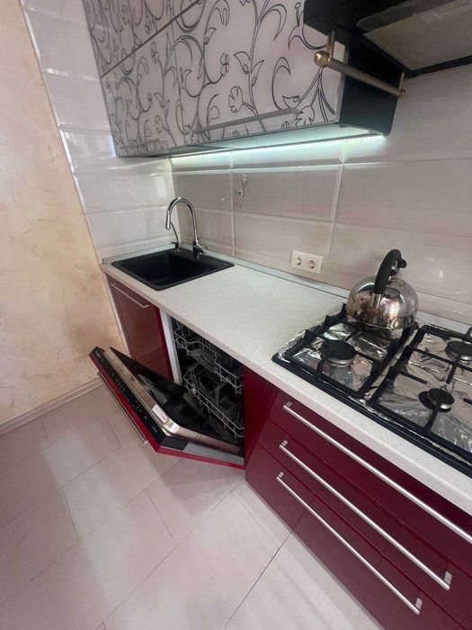 Продам 2 к кв с ремонтом мебель и техника Салтовка 520 м/р 56 кв м улучшеная планировка метро 7 мин пешком Гв-Широнинцев 49 Г