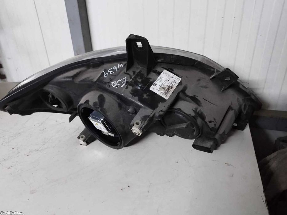 Farol esquerdo MERCEDES-BENZ VIANO (W639)