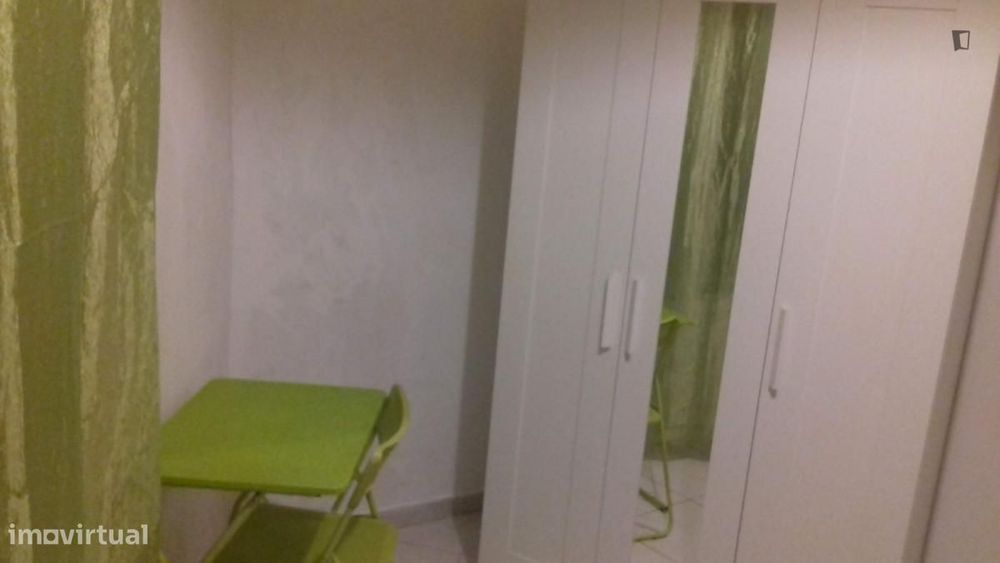 Quarto - localizado em Alameda Lisbon