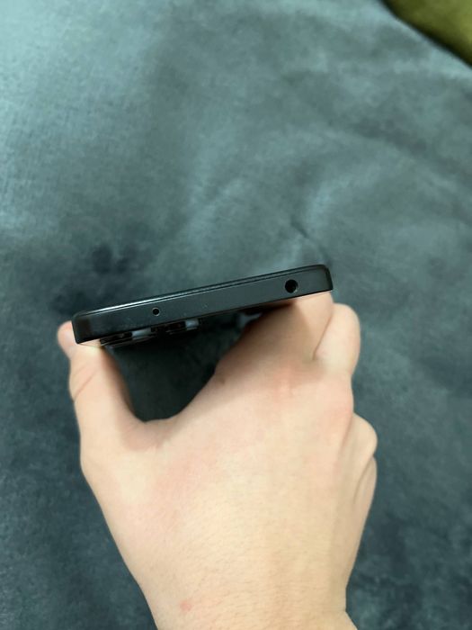 Телефон  Xiaomi Redmi 12