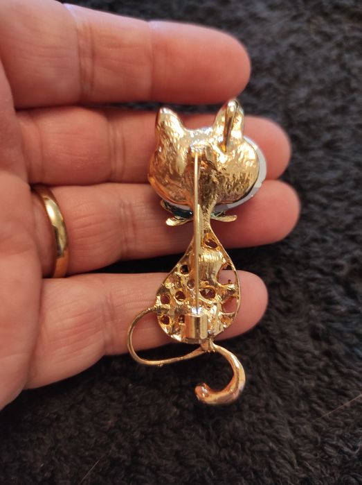 Broche  novo. de gato 6 cm