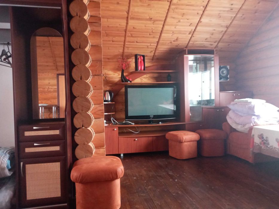 Аренда дома посуточно.Беседки, зал, мангал, бассейн,ландшафт, стадион