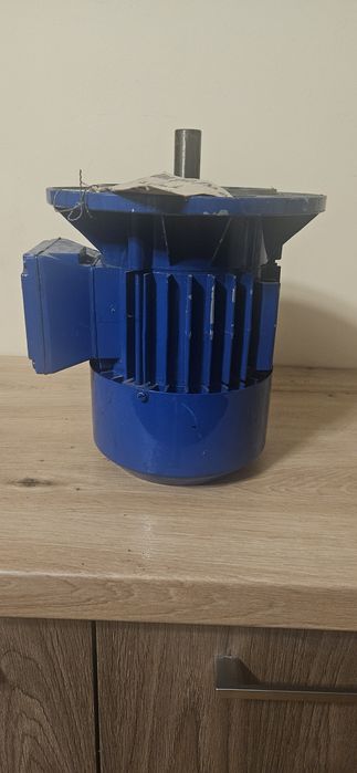 Silnik trójfazowy 0.75kw z kołnierzem
