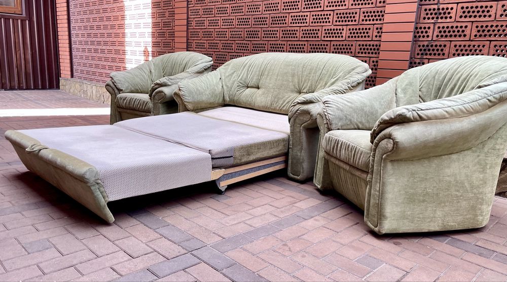 Комлект  мʼяких меблів виробництва Німеччина: диван та 2 крісла