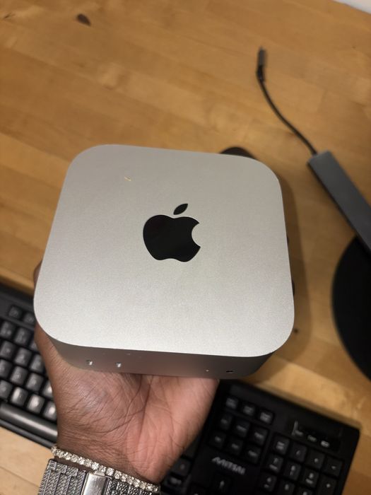 Mac Mini M4 (Monitor 4k)