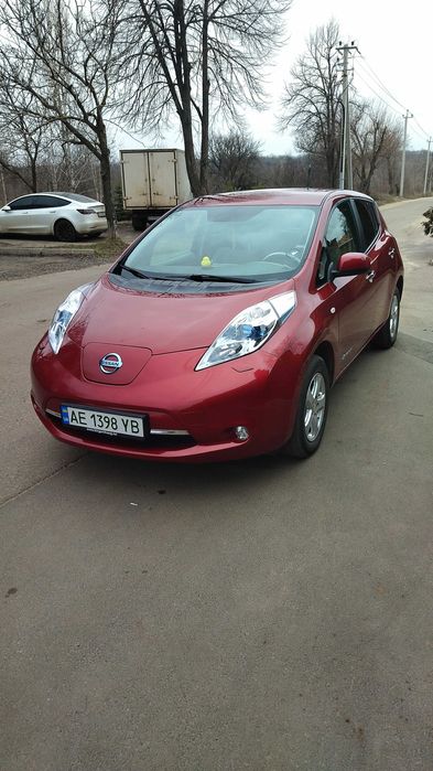 Електромобіль Nissan leaf