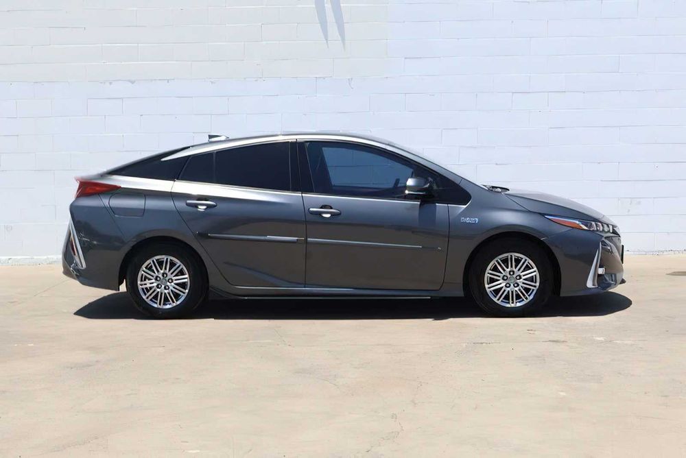 Toyota Prius Prime Advanced      2019