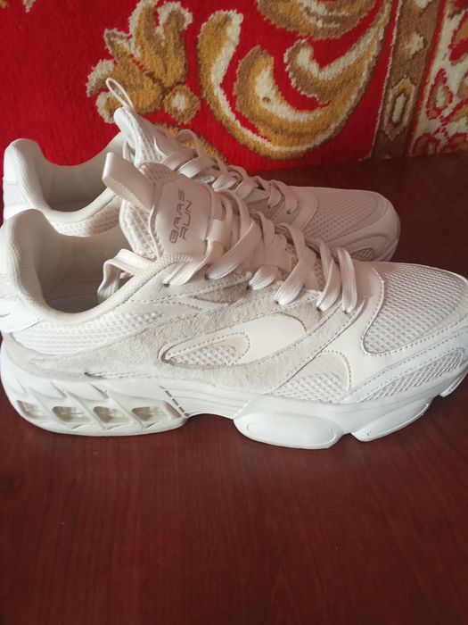 Кросівки жіночі Baas