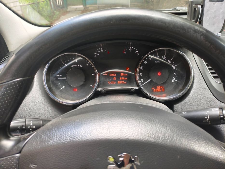 продам Peugeot 5008 7 місць 2010 року автомат