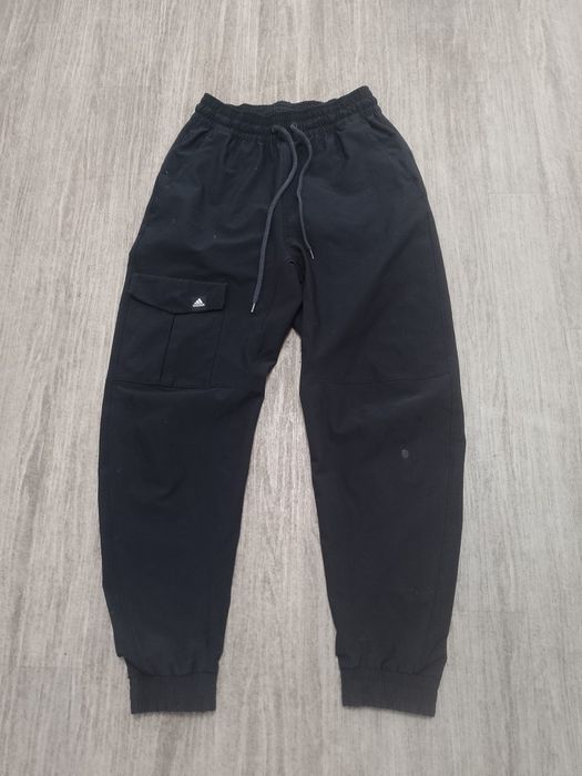 Sprzedam damskie spodnie dresowe firmy Adidas rozmiar XS.