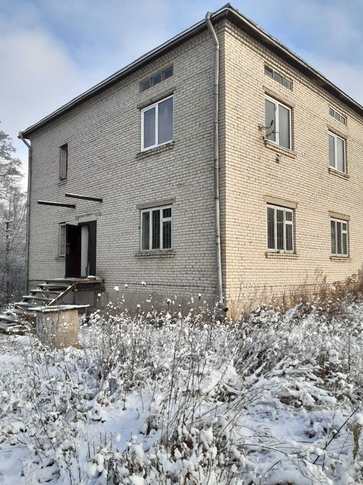 Продаж будинку біля Львова