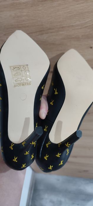Szpilki w nożyce, buty na wysokim obcasie. SUPER