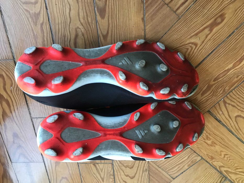 Chuteiras Adidas com pitons (Piso firme) 38