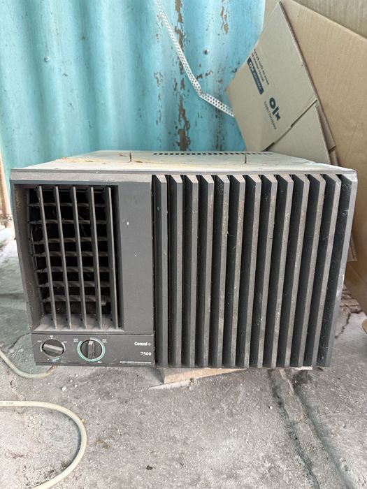 Віконний кондиціонер  Consul 7500 BTU — робочий