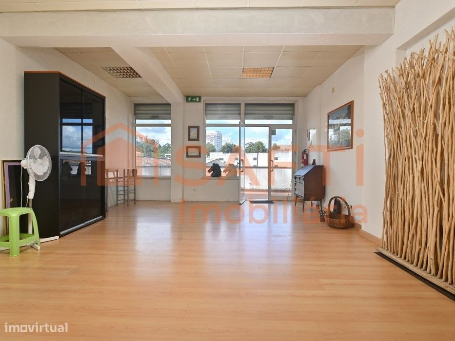 Loja com viabilidade de alteração para habitação - Póvoa de Santo A...