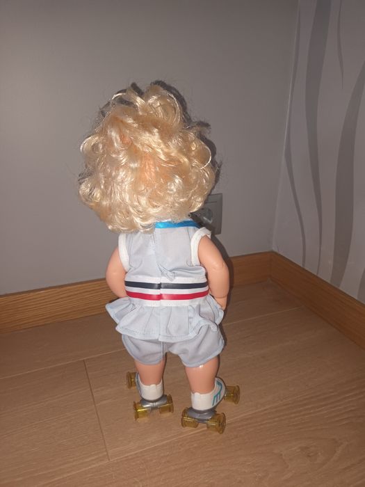 Boneca patinadora Romy