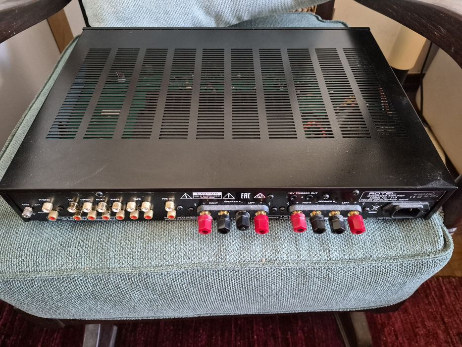 Vendo Amplificador Rotel A10