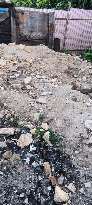 Отдам строительный мусор, возможно на подсыпку дороги