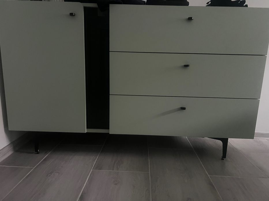 Komoda koloru mięty