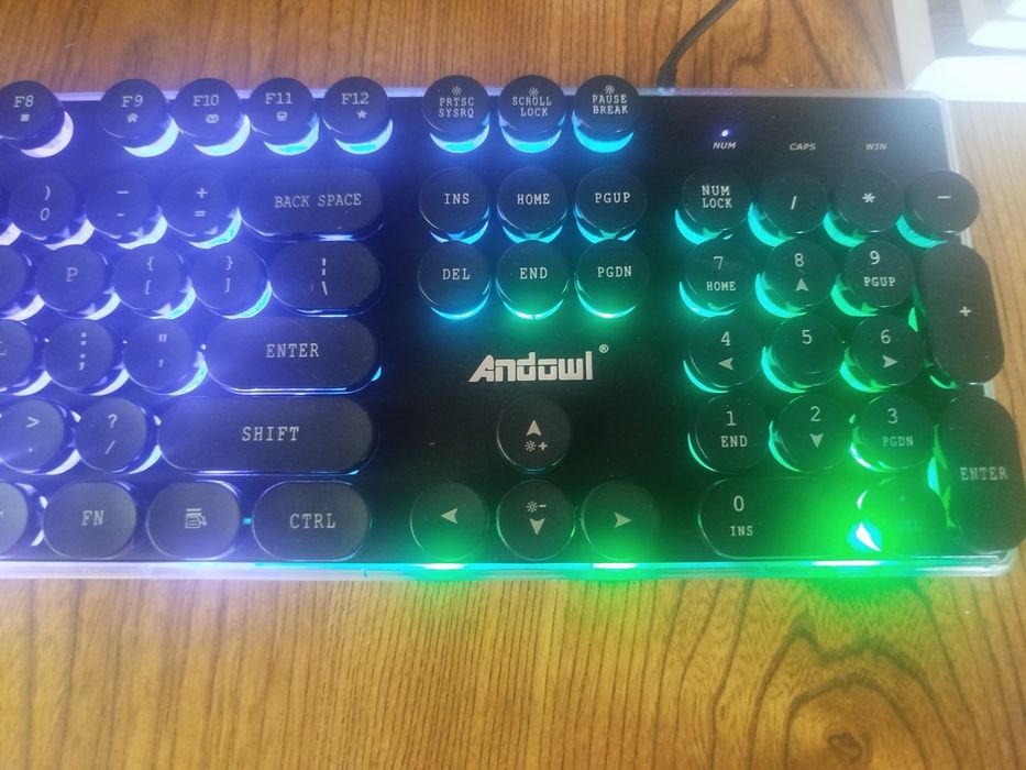 Teclado com fio Andowl muito pouco usado