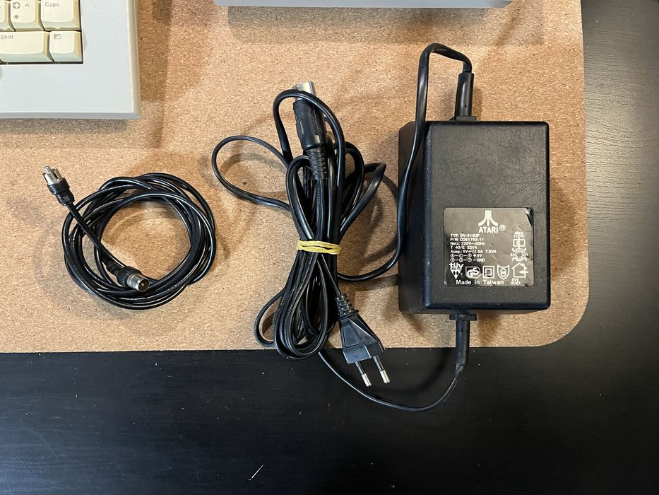 Atari 65 XE  BOX + magnetofon CA12 + gry + joystick