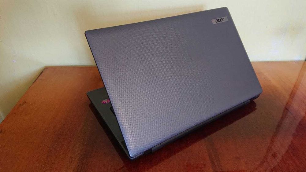 Ноутбук ACER Aspire 7739Z: 17,3”, Pentium P6200, ОЗУ 8Гб, SSD120+HDD 500Гб