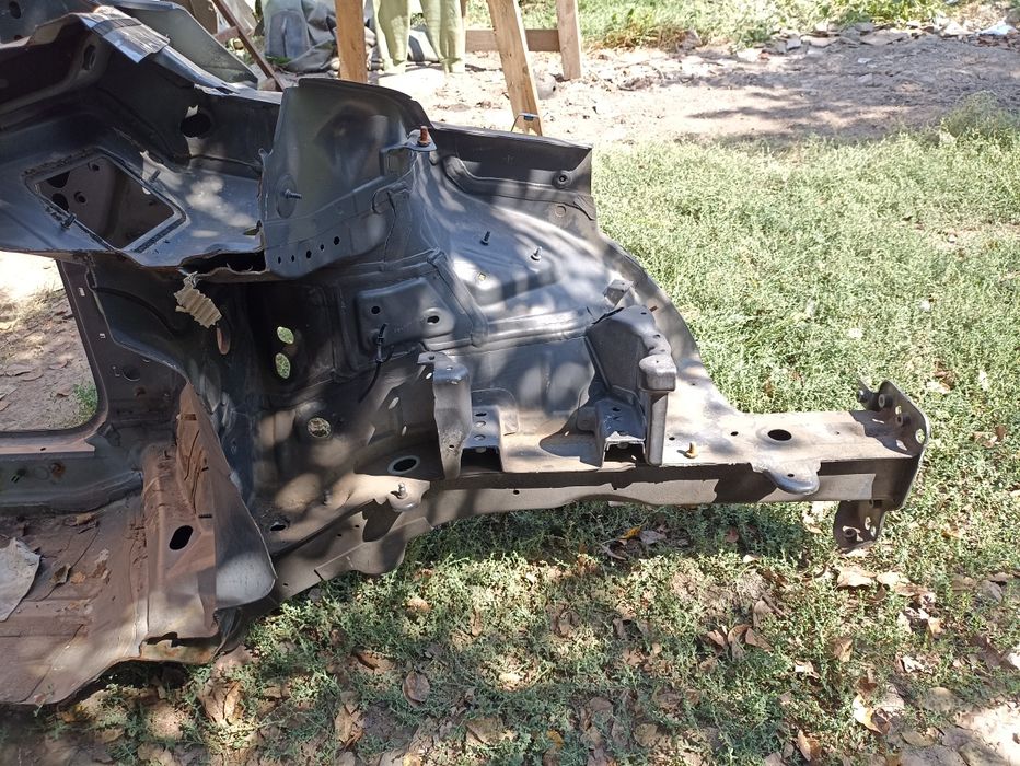 Продам Лівупередню четверть на Volkswagen Tiguan 1