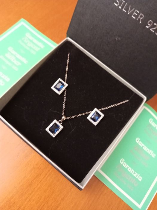 Conjunto de colar e brincos