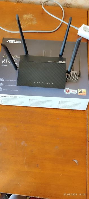 ASUS RT-AC1200 Wi-Fi роутер