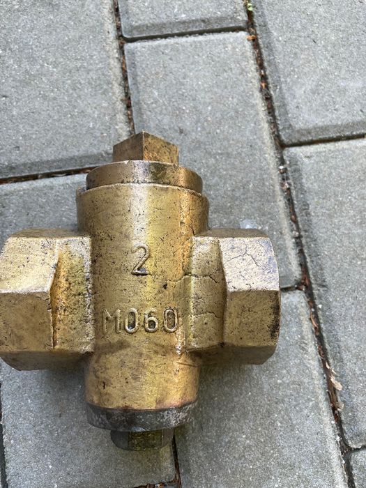 zawór stożkowy mosiężny 2 cale M060