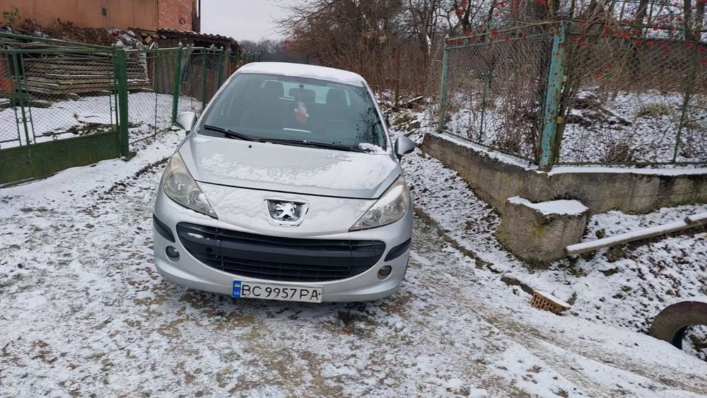 Продам Peugeot 207 1.4 газ бензин