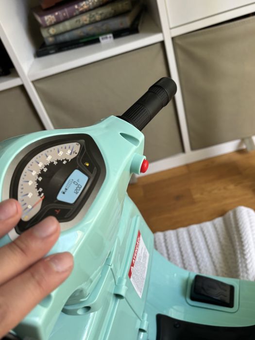 Vespa eletrica criança