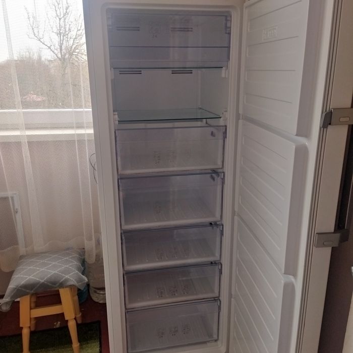 Продається морозильна камера Beko