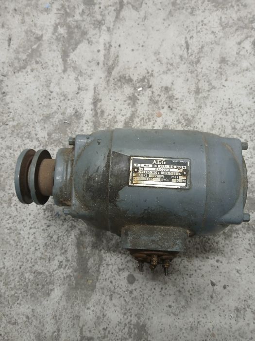 Silnik elektryczny AEG model DA020/4 zasilanie 230/380