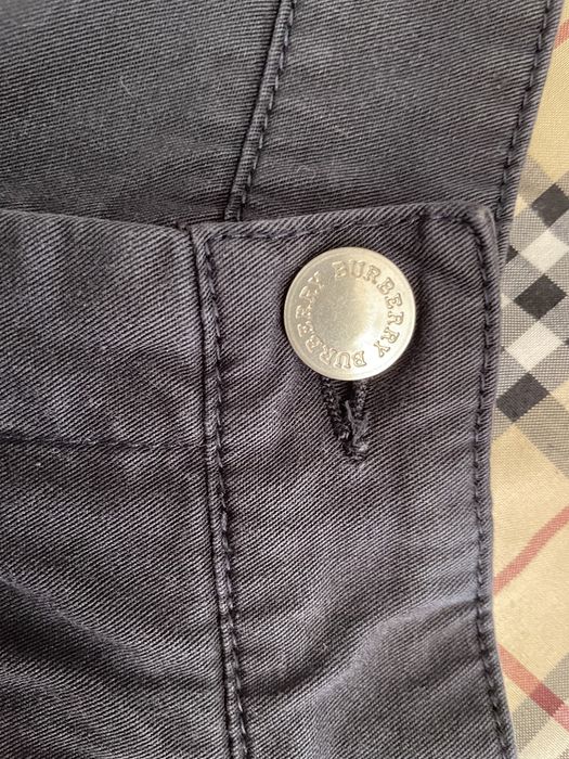 Calça Burberry azul escura com brilhantes