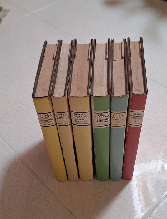 Livros antigos da "Círculo de Leitores".