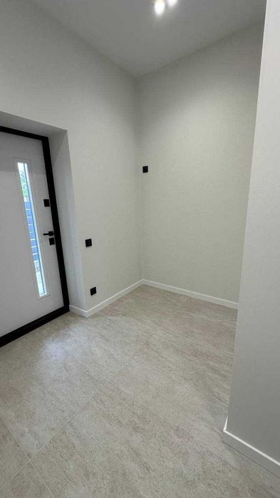 Будинок з сучасним ремонтом, каміном і ділянкою 4 сотки