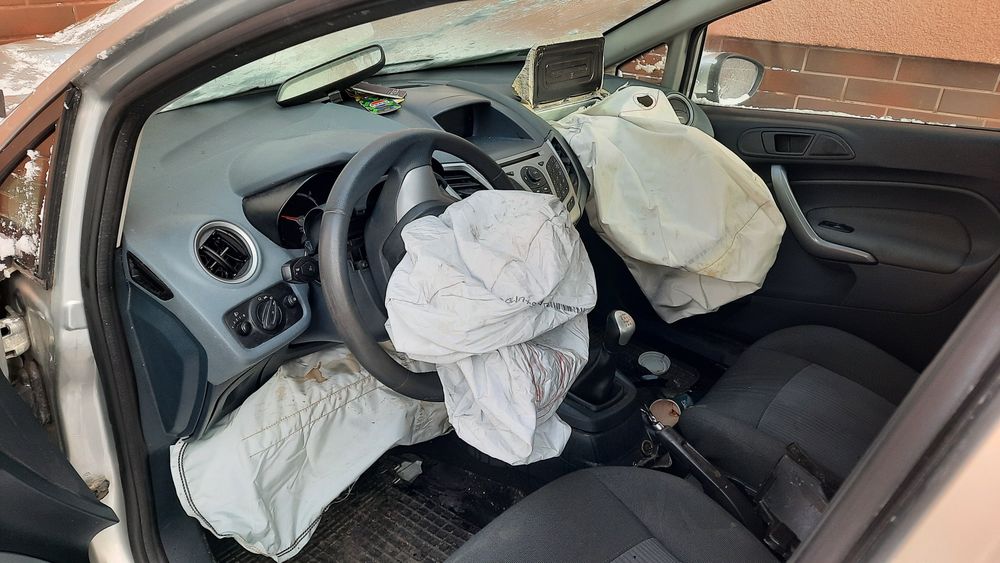 Ford fiesta mk7 2011r uszkodzona