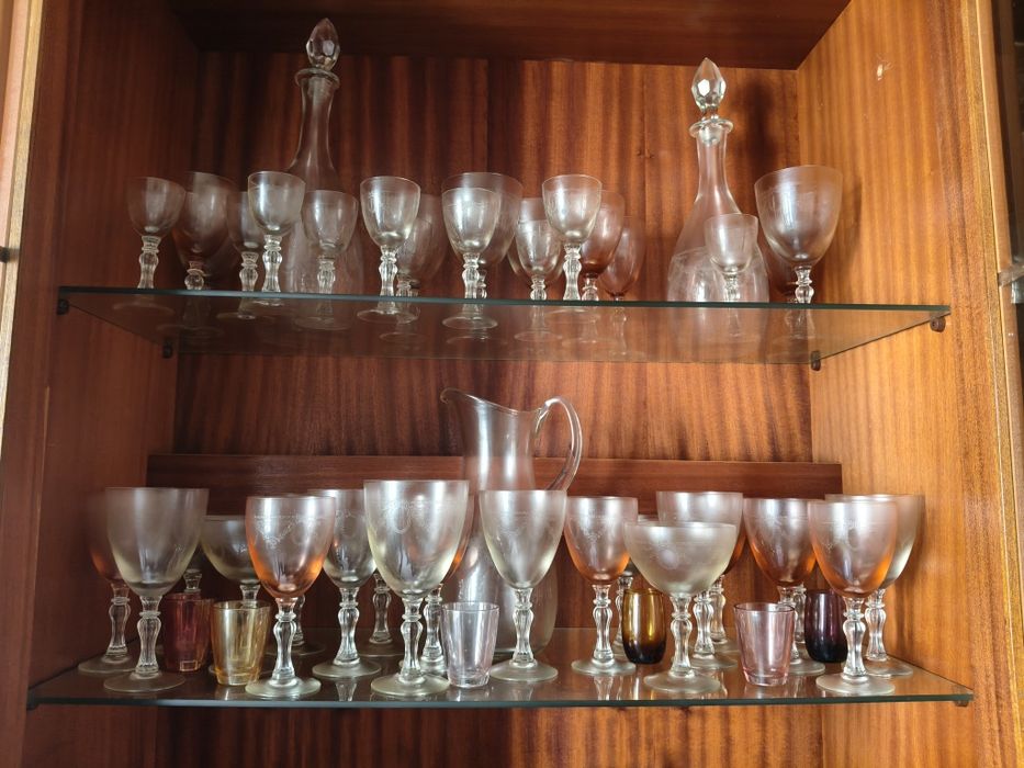 Vendo conjunto de licor e vinho antigo